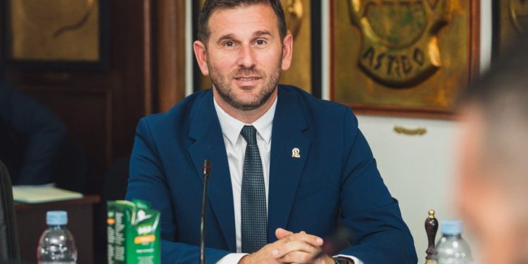 Šuti prošao rebalans proračuna! Od sada besplatan javni gradski prijevoz za splitske učenike i studente, besplatni udžbenici za srednjoškolce, besplatan vrtić za predškolce. Ulaže se 1.080.000 eura za potrebe Park-šume Marjan!