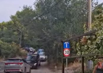 TOTALNI KAOS U PODSTRANI Pogledajte što se dogodi jer se vozači ne pridržavaju nove regulacije, stigla i policija