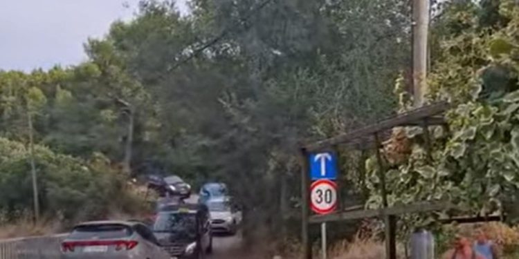 TOTALNI KAOS U PODSTRANI Pogledajte što se dogodi jer se vozači ne pridržavaju nove regulacije, stigla i policija