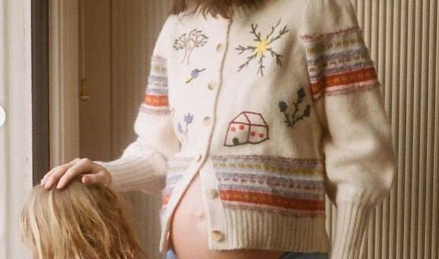 TV voditeljica Laura Jackson priznala je da joj je osakaćena antenatalna depresija ostavila ‘jadno, plačući svaki dan i nesposoba da uđe iz kreveta’