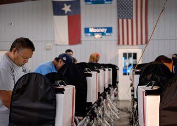 Texas Senat odobrava karate za preraspodjelu GOP -a jer kućni demovi ostaju na lamu