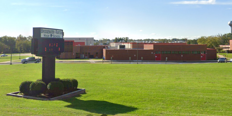 ‘This Is America’: Učiteljica teretane u New Jerseyju rekla je egipatskom muslimanskom studentu da će u ‘zatvoru’ biti 16 tijekom kampanje za nasilje, navodi se u tužbi