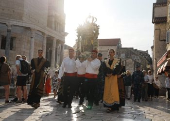 Tisuće vjernika u Splitu proslavile Veliku Gospu svečanom procesijom i molitvom