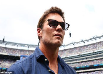 Tom Brady sigurno je ‘izgubio pola’ svog smisla za humor u razvodu Gisele Bundchen nakon žaljenja od pečenja, tvrdi komičar
