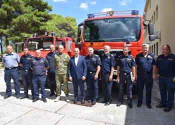 Tomo Medved posjetio vatrogasno zapovjedništvo u Divuljama: ‘Vatrogasci su odradili odličan posao u protupožarnoj sezoni ‘