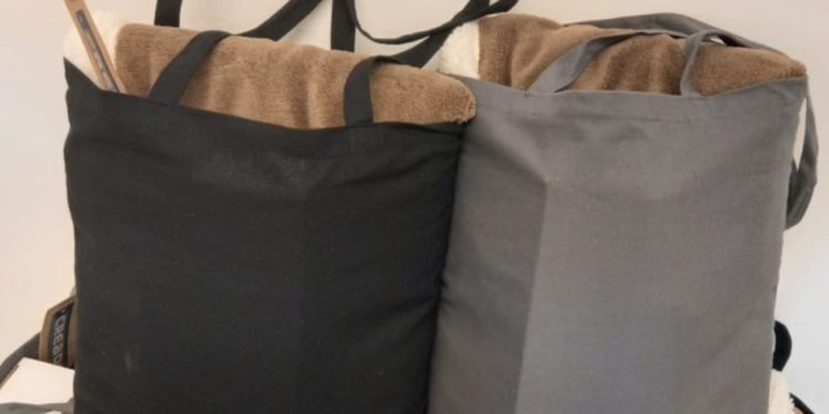 Topli pokloni za toplu jesen: Gerontodomaćice podijelile promotivne pakete korisnicima