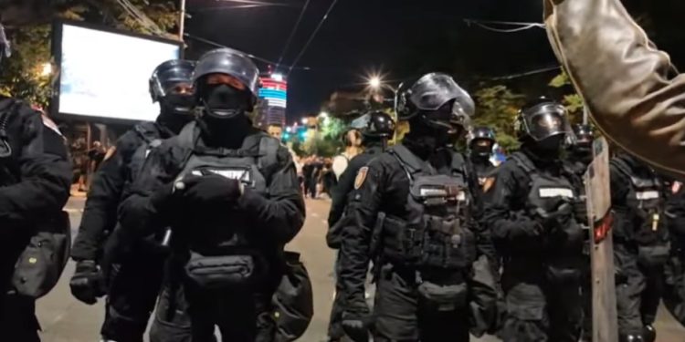 Totalni kaos u Srbiji, Vučić prijeti: Policija se sukobila s građanima, ima uznemirujućih snimki