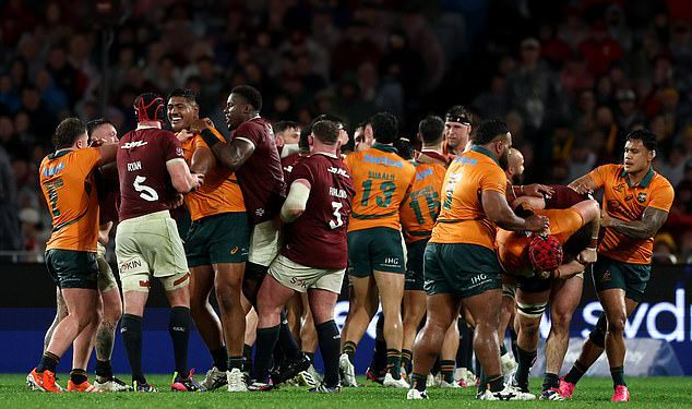 Treći i posljednji test Lavova u Australiji spušta se u kaos dok se munjeće snage privremeno suspendiraju u Sydneyu