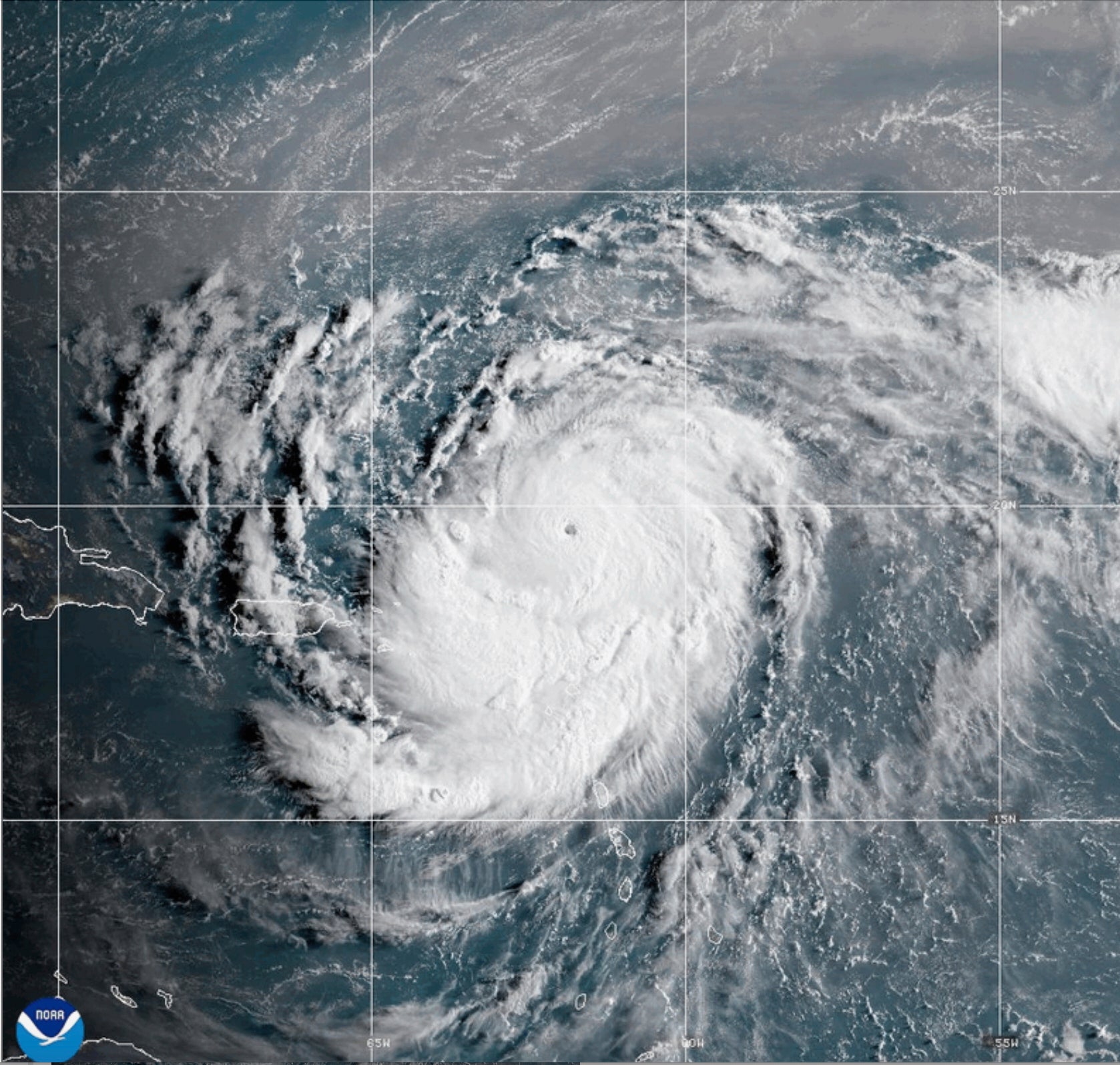 Ova satelitska slika koju je pružio NOAA pokazuje uragan Erin u subotu, 16. kolovoza 2025