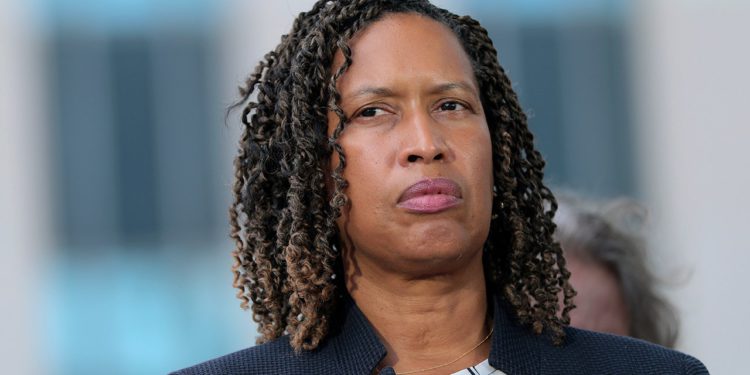 Trump cilja na gradonačelnika DC -a, prijeteći “saveznom preuzimanju glavnog grada nacije”