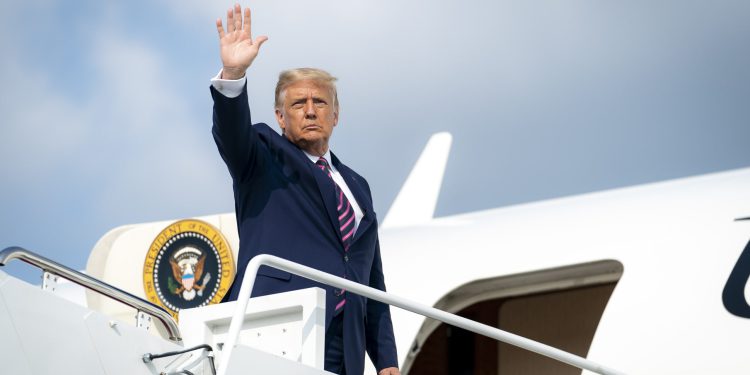 Trump je napisao samo dvije riječi prije nego je poletio za Aljasku