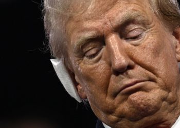 Trump je priznao da je ozljeda uha bila “previše loša” u RNC -u unatoč nošenju predimenzioniranog zavoja, kaže Kongresmen