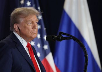 Trump kaže da će potpisati izvršnu naredbu i voditi ‘pokret’ protiv glasovanja u pošte