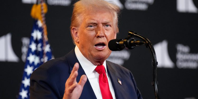 Trump kaže da će se taoci vratiti tek kad se Hamas ‘sukobi i uništi’