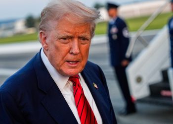 Trump kaže da su nuklearne podmornice ‘u regiji’ kao što ruski rok “