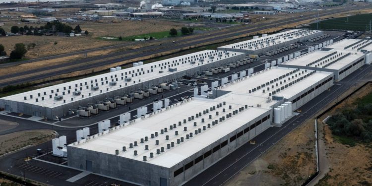 Trump krivi obnovljivu energiju za povećanje cijena električne energije. Stručnjaci upućuju drugdje