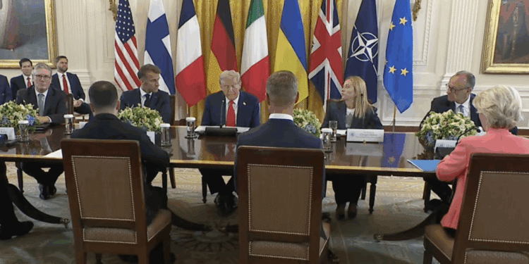 Trump šaptao Macronu: Putin želi dogovor sa mnom. Koliko god to ludo zvučalo