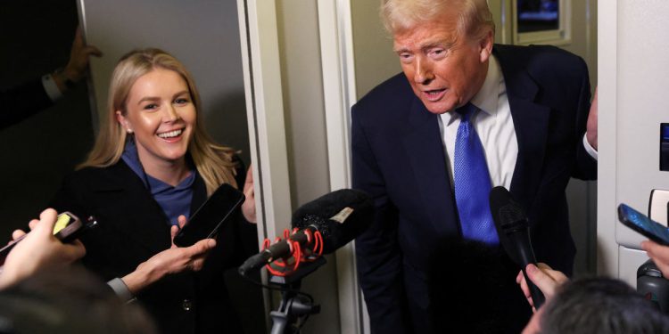 Trump se navija nad Karoline Leavitt: “To je to lice, to je onaj mozak, to su to usne, način na koji se kreću!”
