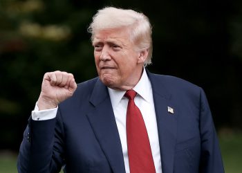 Trump vozi medijski plan dok je ciljao svoje neprijatelje s tužbama