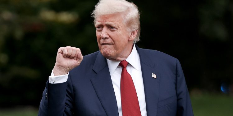 Trump vozi medijski plan dok je ciljao svoje neprijatelje s tužbama