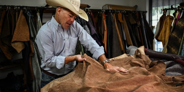 Trump želi da ljudi kupuju američki. Interes za to je pad, nalaze se nova anketa