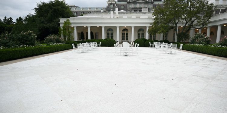 Trumpov redizajn Rose Garden je. A kritičari nisu impresionirani
