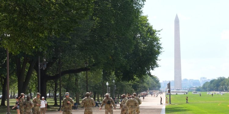 Trumpova administracija djelomično se povlači iz preuzimanja policije Washingtona. Evo što znati