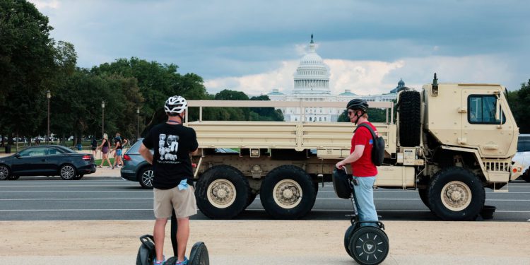 Trumpova kontroverzna naknada za vizu od 250 dolara mogla bi koštati američku ekonomiju 11 milijardi dolara jer turisti ostaju podalje, otkrivaju istraživanje
