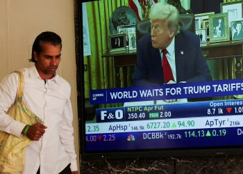 Trumpove carine spustile azijske burze, dolar ojačao, nafta poskupila