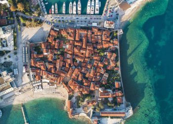Turistička konkurencija se bori s problemima: Popunjenost Budve na 50 posto, a Santorini bilježi značajan pad dolazaka