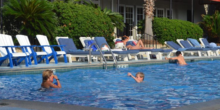 Turkinja došla s 10 djece na bazen: Jedno se skoro utopilo, reakcija majke zapanjila sve prisutne