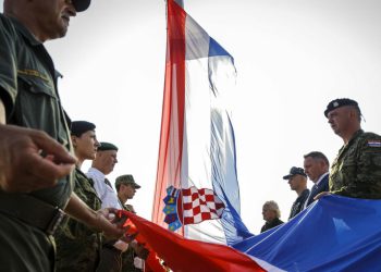 U Knin stigli Milanović i Plenković. Na Trg došlo manje ljudi nego proteklih godina, nagađa se zašto