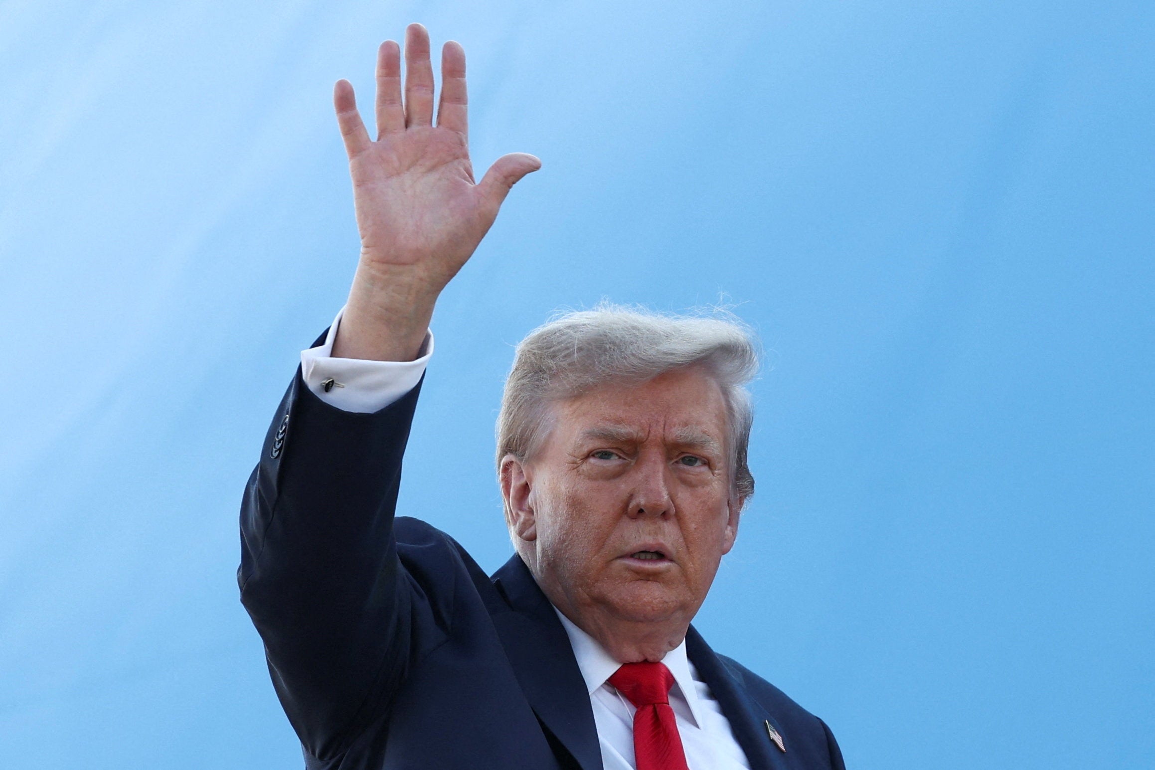 Trump je mahnuo novinarima dok je bio na zrakoplovstvu One