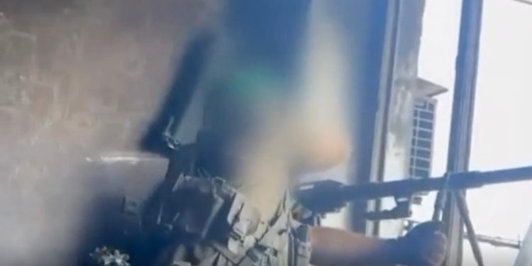 Ukrajinski snajper tvrdi da je ubio dva ruska vojnika s ‘najdužim ikad pucanjem 2,5 milje