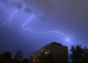 Ulazimio u nestabilno vrijeme, za jednu regiju upaljen narančasti alarm! Mogućnost tuče i olujnog vjetra, a na drugom kraju Europe skroz druga priča