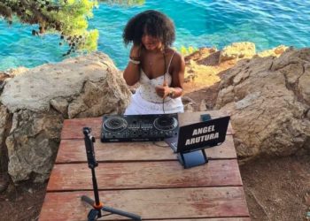 Upozorio sam je da svojom opremom blokira prolaz kupačima na pomorskom dobru, a ona krenula pričati o rasizmu!