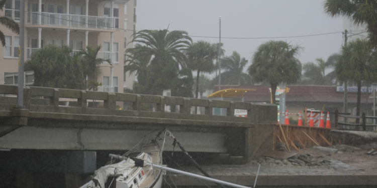 Uragan Erin postaje sve razorniji, u tijeku su evakuacije: ‘Potražite skloništa‘
