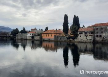 VIDEO Kiša obradovala Trebinjce, u gradu nakratko nestalo električne energije