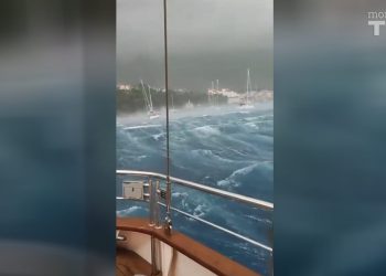 VIDEO Nevrijeme pogodilo splitsko plovno područje, golemi valovi kod Komiže, nastradala plovila
