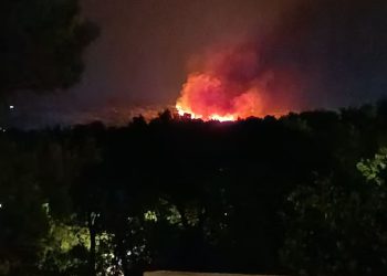 Vatrogasci na Braču: “Maknite automobile s prilaza vatrogasnom domu!”