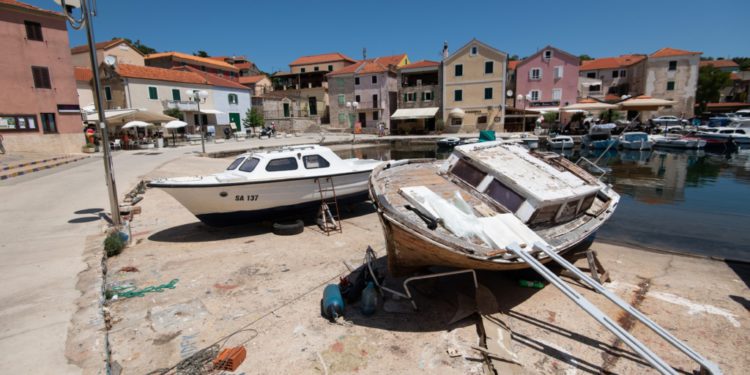 Velika drama na Dugom otoku: Čovjek platio da mu grade kuću, a onda je krenuo show