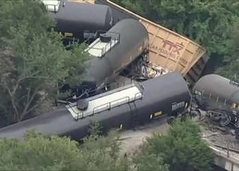 Video prikazuje automobile s vlakovima na vrhu nakon deailment | Vijesti