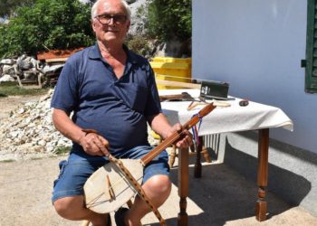 Vinko Štrbić iz Stabline nije samo posljednji aktivni guslar. On i izrađuje ovaj čarobni instrument. I ne samo to…