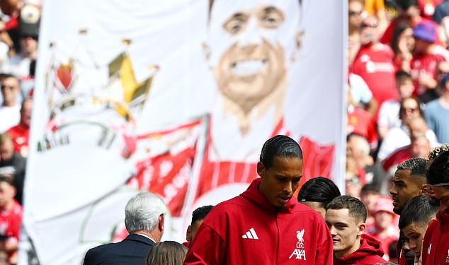 Virgil van Dijk inzistira na tome da ‘zajedništvo’ između igrača Liverpoola i navijači bit će ključni ove sezone, jer Redsi i dalje oplakuju tragično prenošenje diogo Jota