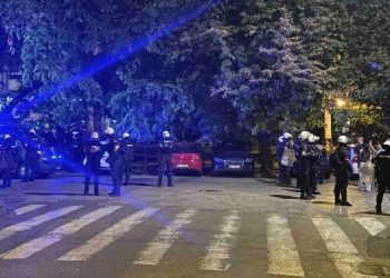 Više ozlijeđenih u napadu Vučićevih pristaša na studente i građane