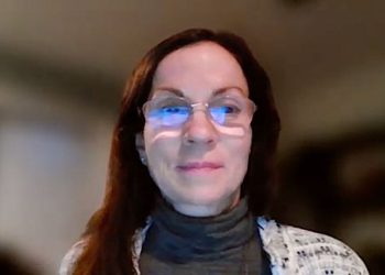 Voditelj grada Connecticut-a gubi posao od 210 dolara godišnje nakon što dužnosnici otkriju svoju stranu užurbanost-2000 milja udaljenog u Wyomingu