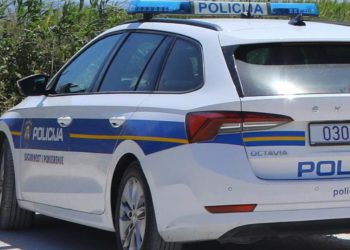 Vremešni vozač izazvao prometnu nesreću, jedna osoba završila u bolnici s teškim tjelesnim ozljedama