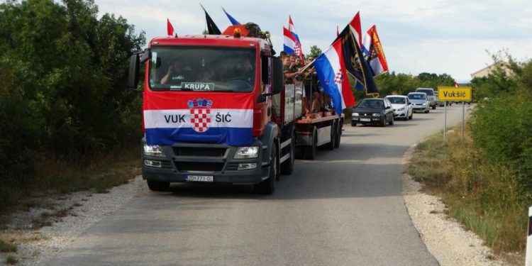 Vukšić obilježio 30 godina Oluje: Svečanost i simbolična predaja zastave novim naraštajima