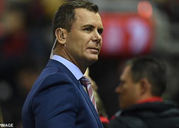 Wayne Carey otkriva sve o svom ležernom svirki za striptiz klub – dok se šali na šalu o onome što očekuje na mjestu za odrasle