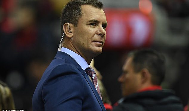 Wayne Carey otkriva sve o svom ležernom svirki za striptiz klub – dok se šali na šalu o onome što očekuje na mjestu za odrasle
